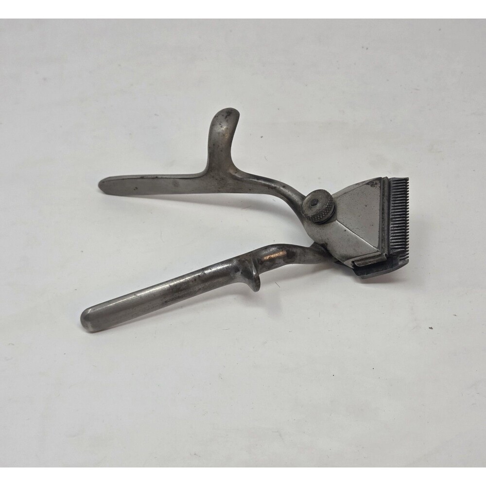 Antique Geo Worthington Clear Cut No 4-0 Manual Hand Hair Clippers Cleveland OH